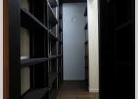 階段下を利用した本棚