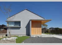 加茂の家－平屋の住まい－切妻屋根と大きな庇