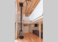 吹き抜けにストーブを設置しました