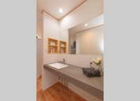 洗面コーナーはアイカの洗面台で造作